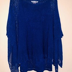 Peter Nygard M royal blue top, new w/out tags